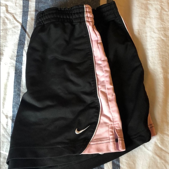 Nike Women’s Shorts - Picture 3 of 4